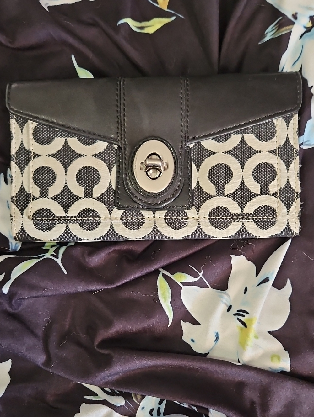 Coach Signature Pattern Fabric Turnlock Wallet - Black & Cream